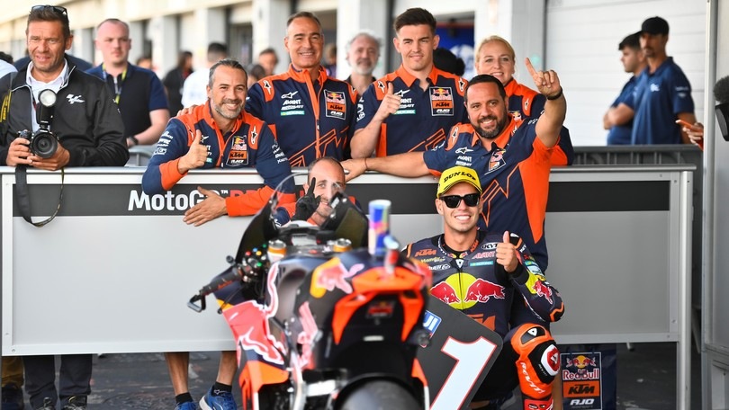 Moto2, Fernandez inarrestabile in qualifica: è sua la pole a Silverstone