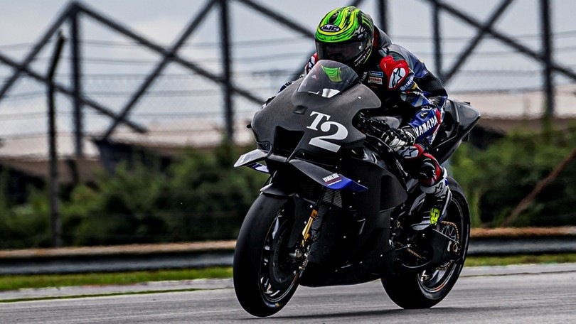 Test MotoGP Sepang: Yamaha svetta con Crutchlow nel Day 1