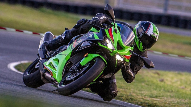Nel 2024 torna la ZX-6R, nuova arma per Kawasaki nel WorldSSP