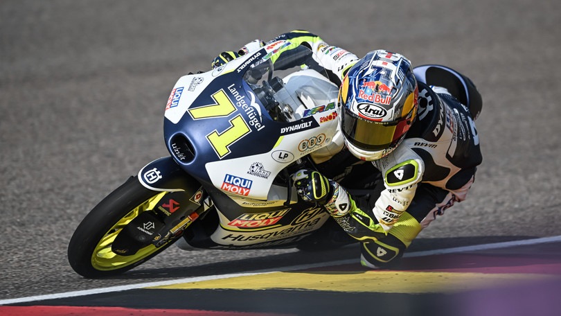 Moto3, pazzesco Sasaki da record e in pole al Sachsenring