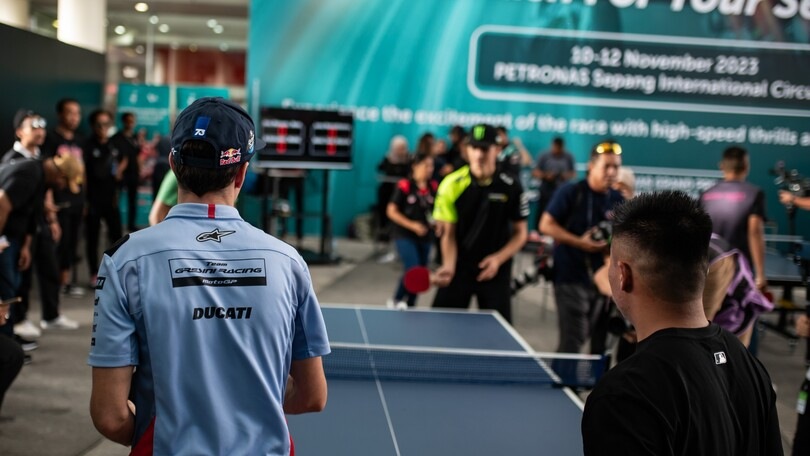 Malesia, i piloti MotoGP si sfidano a... Ping Pong!