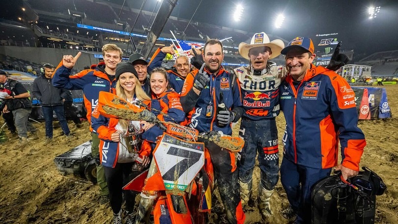 SX450: la notte magica di Aaron