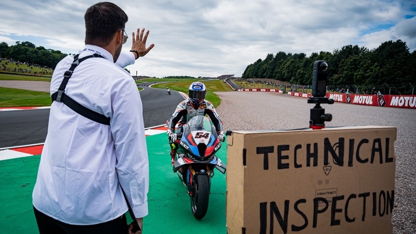 SBK Donington: Toprak Razgatlioglu, la gag che prende in giro la Ducati