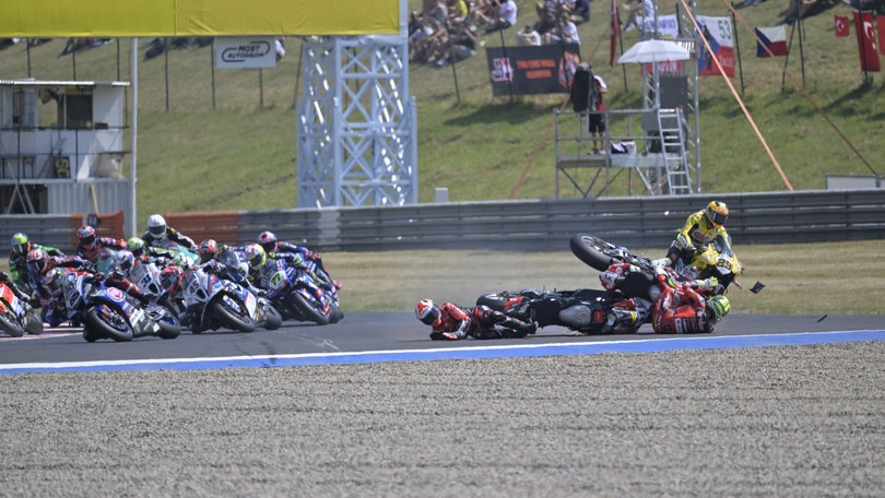 SBK, Most: brutto incidente tra Bautista e Petrucci in Gara 2