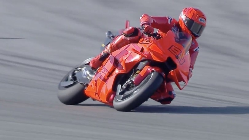 MotoGP test Barcellona: Marc Marquez in azione con la Ducati ufficiale