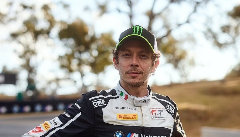 Valentino Rossi a Mount Panorama per la prima gara in auto dell'anno