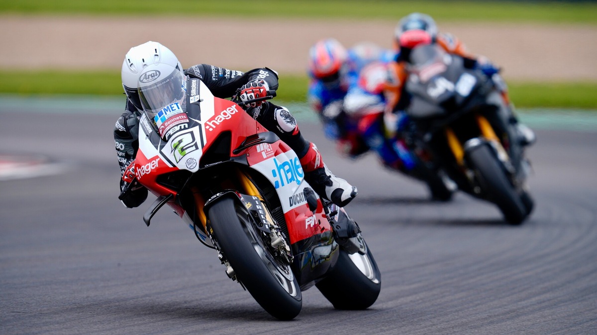 BSB: Glenn Irwin e la Ducati PBM da record a Donington Park