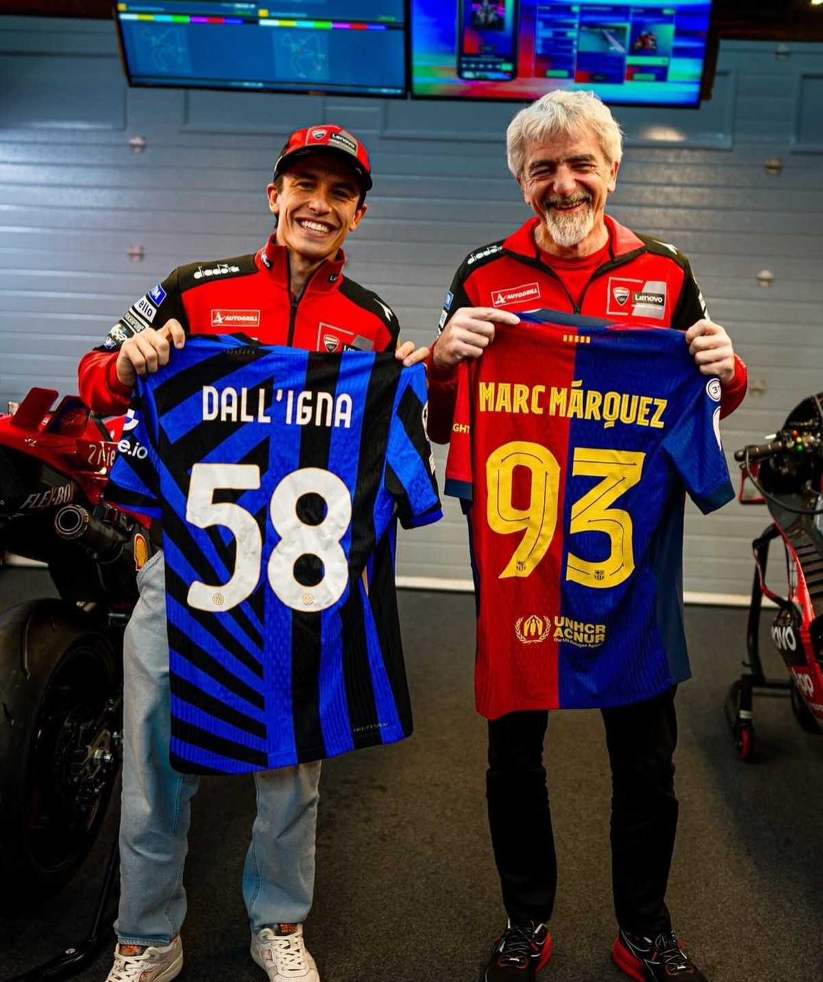 MotoGP, scambio di maglie di Barcellona e Inter tra Marc Marquez e Gigi Dall'Igna
