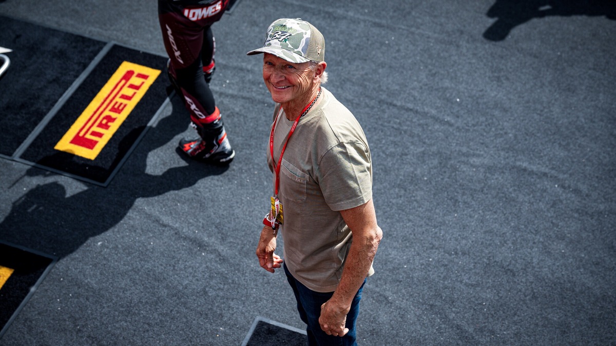 Kevin Schwantz in pista a Cremona per la SBK