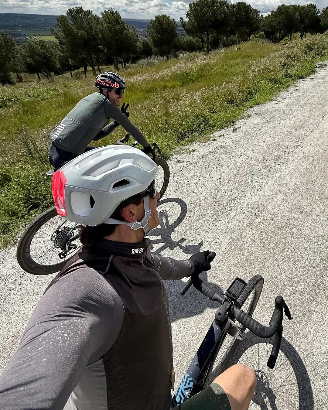 MotoGP, Marc Marquez tra riposo, impennate sulla bici e barbecue in famiglia