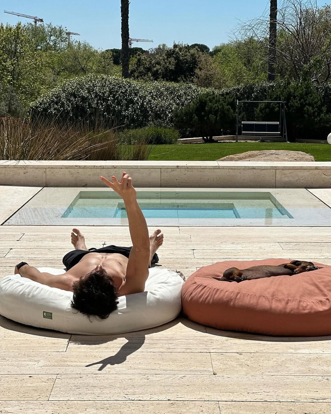 MotoGP, Marc Marquez tra riposo, impennate sulla bici e barbecue in famiglia