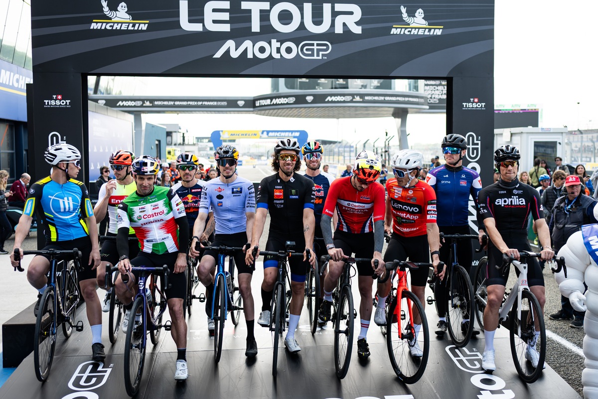 MotoGP, ospite a sorpresa Mark Cavendish che sfida Marquez nella gara ciclistica tra piloti