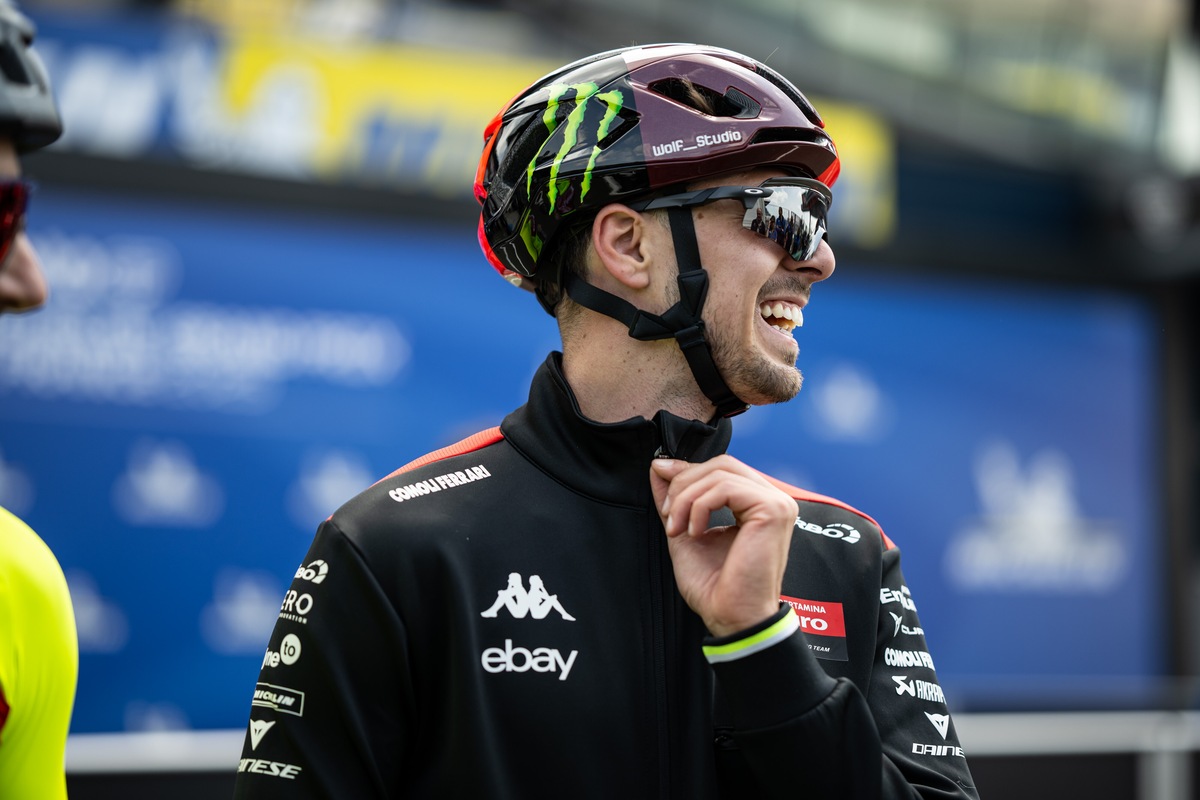 MotoGP, ospite a sorpresa Mark Cavendish che sfida Marquez nella gara ciclistica tra piloti