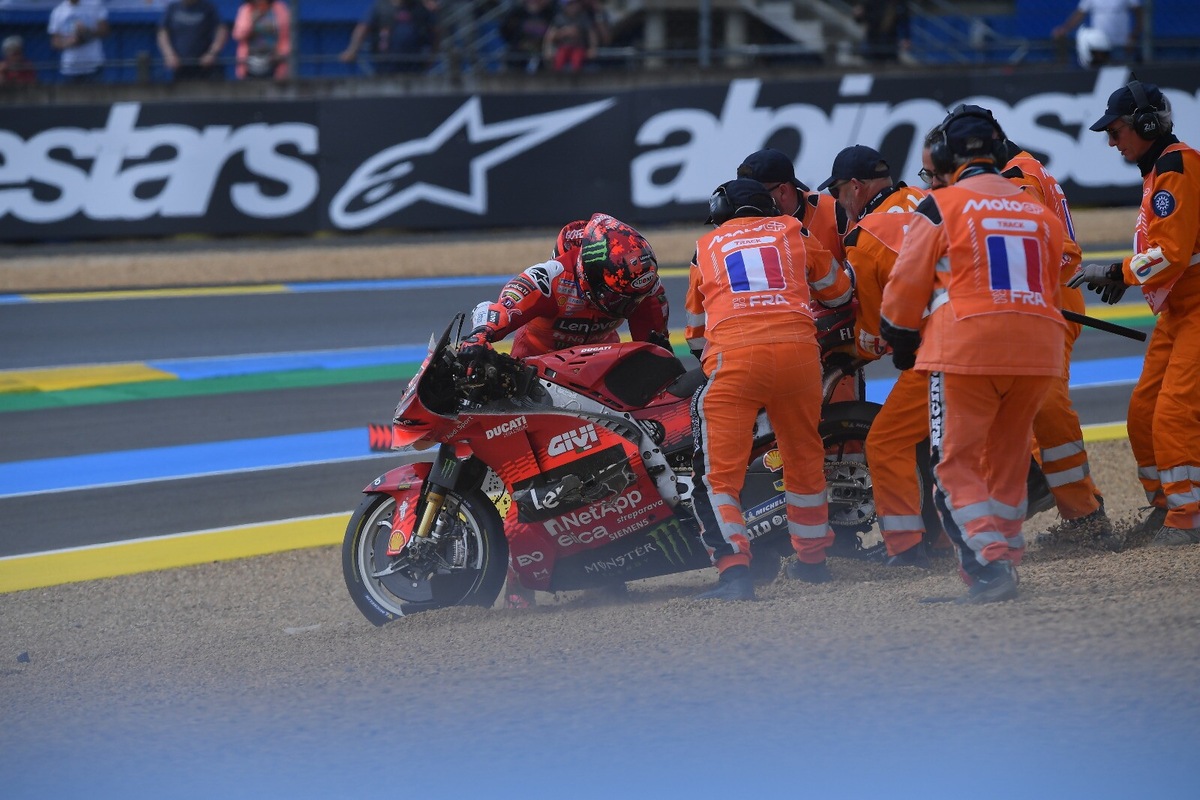 Sprint GP Francia: la caduta di Pecco Bagnaia