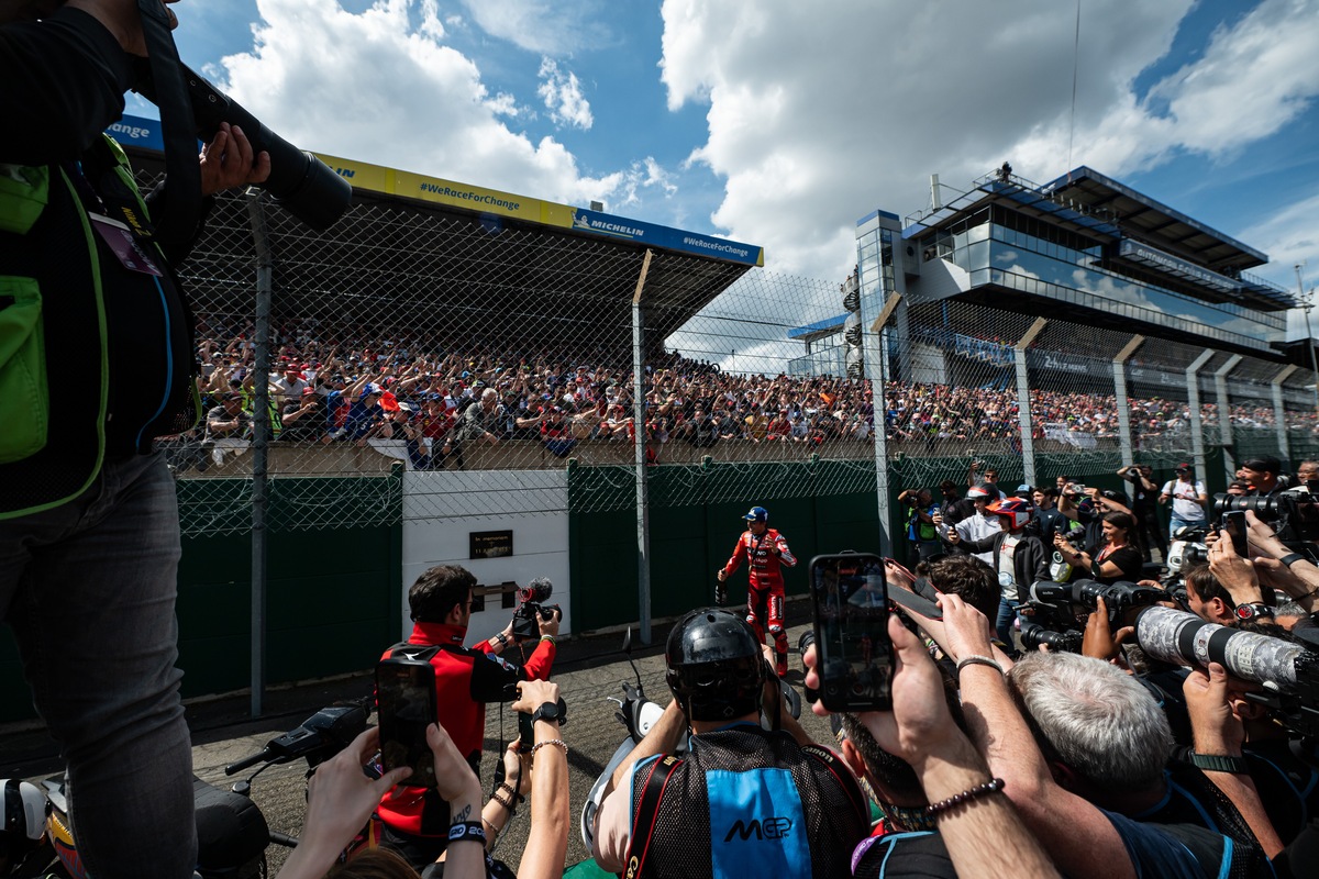 MotoGP, le foto più significative del sabato a Le Mans
