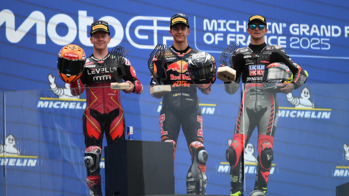Moto3, GP Francia: Rueda vince in un ultimo giro pazzo, Pini cade