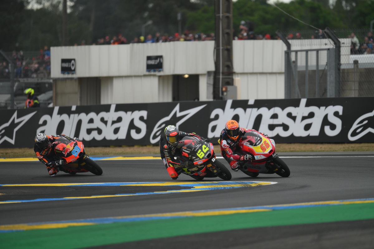 Moto3 Francia, la sequenza dell'incidente all'ultimo giro tra Muñoz e Kelso