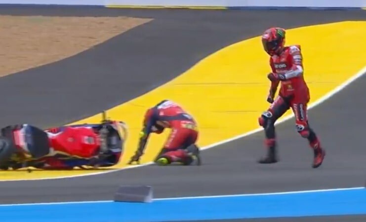 MotoGP Le Mans, caduta di Bagnaia: che disastro!
