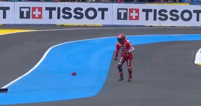 MotoGP Le Mans, caduta di Bagnaia: che disastro!