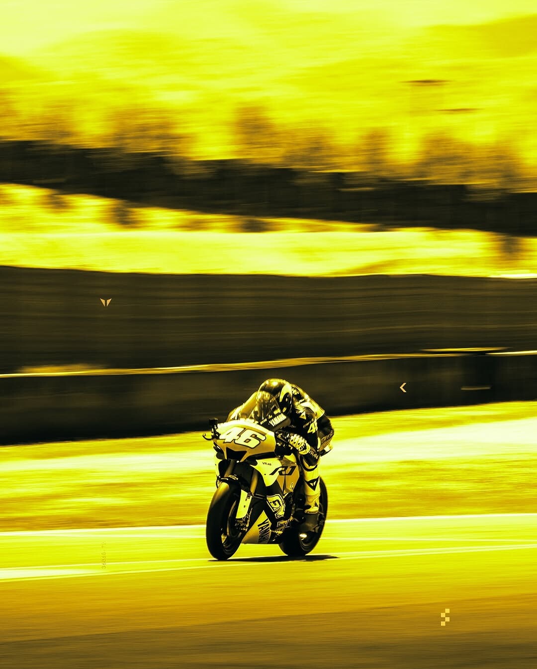 Valentino Rossi al Mugello per un allenamento: che show tra impennate e giri sulla Yamaha R1