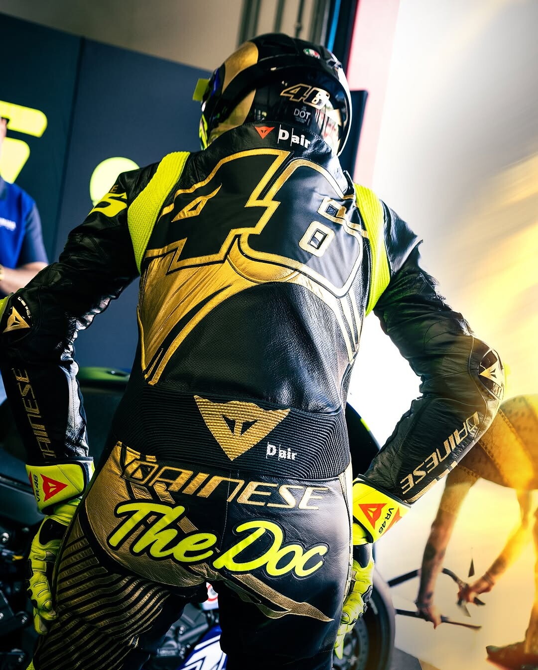 Valentino Rossi al Mugello per un allenamento: che show tra impennate e giri sulla Yamaha R1