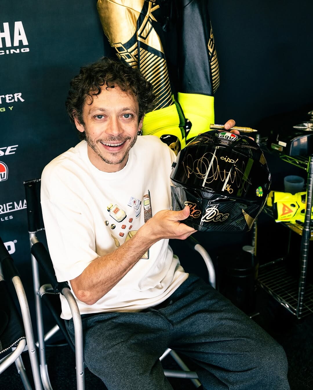 Valentino Rossi al Mugello per un allenamento: che show tra impennate e giri sulla Yamaha R1