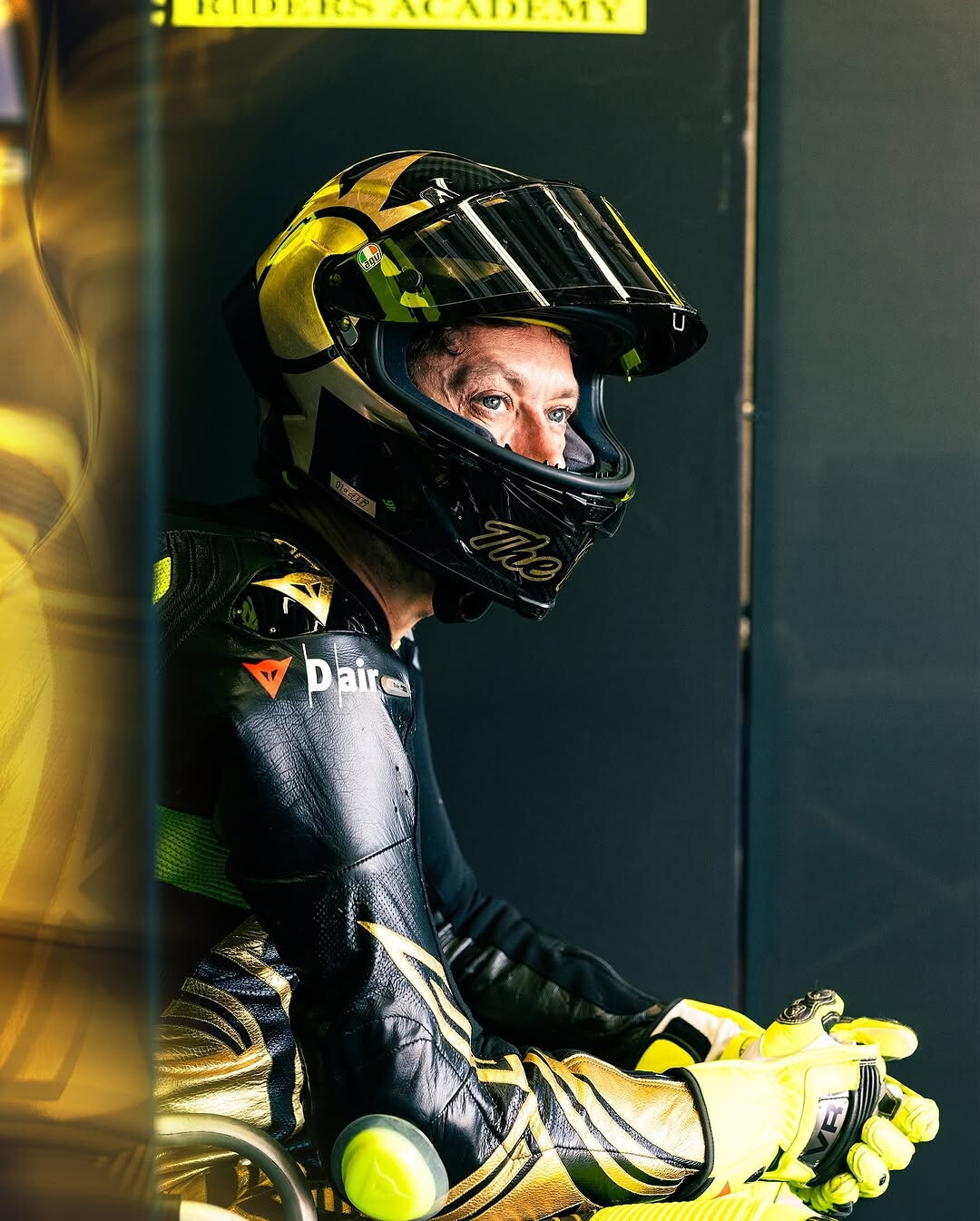 Valentino Rossi al Mugello per un allenamento: che show tra impennate e giri sulla Yamaha R1