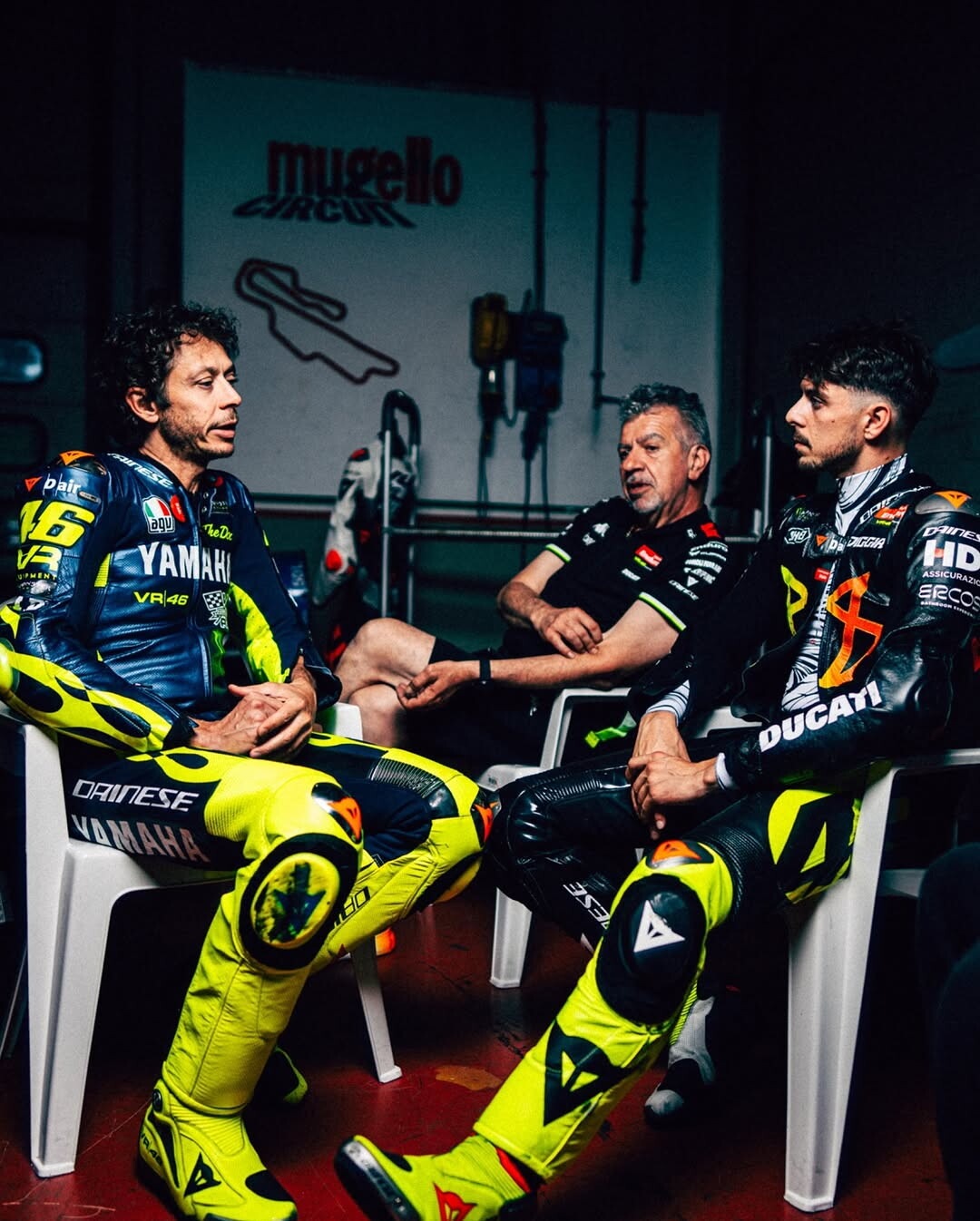 Valentino Rossi al Mugello per un allenamento: che show tra impennate e giri sulla Yamaha R1