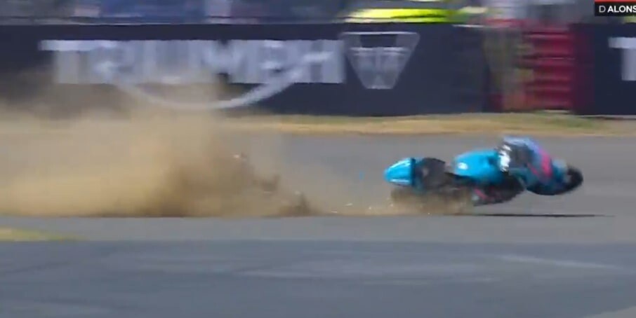 Moto2, rocambolesco incidente per Alonso a Silverstone