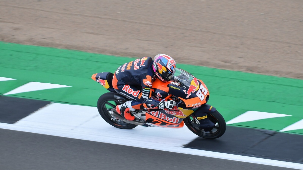 Moto3, risultati PR a Silverstone: Carpe sigla il nuovo record, Lunetta è davanti