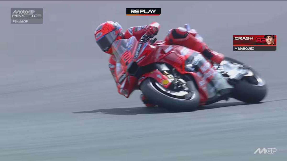 MotoGP, Marc Marquez, la sciocca caduta a Silverstone: le FOTO