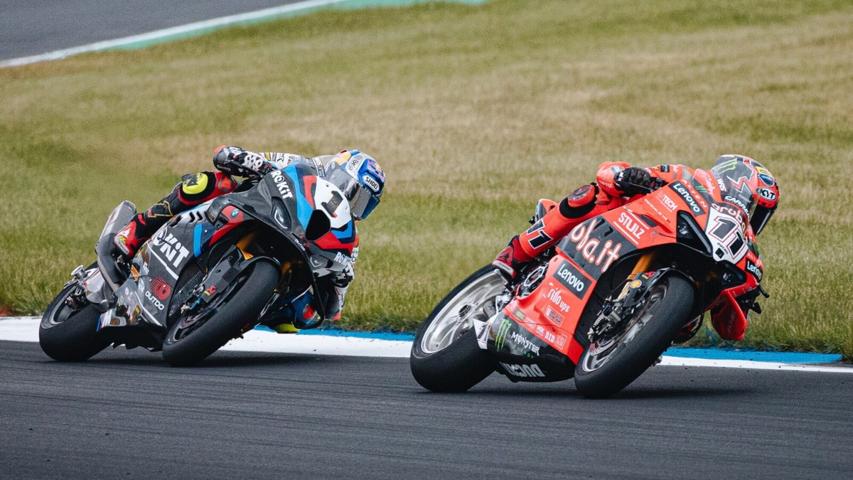 SBK, test di Misano al via: primo confronto tra Bulega, Toprak e… la nuova Panigale V4R