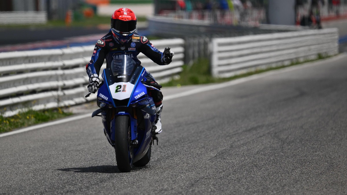 Misano Test, Rinaldi si allena con la R1 in attesa di un ritorno in SBK