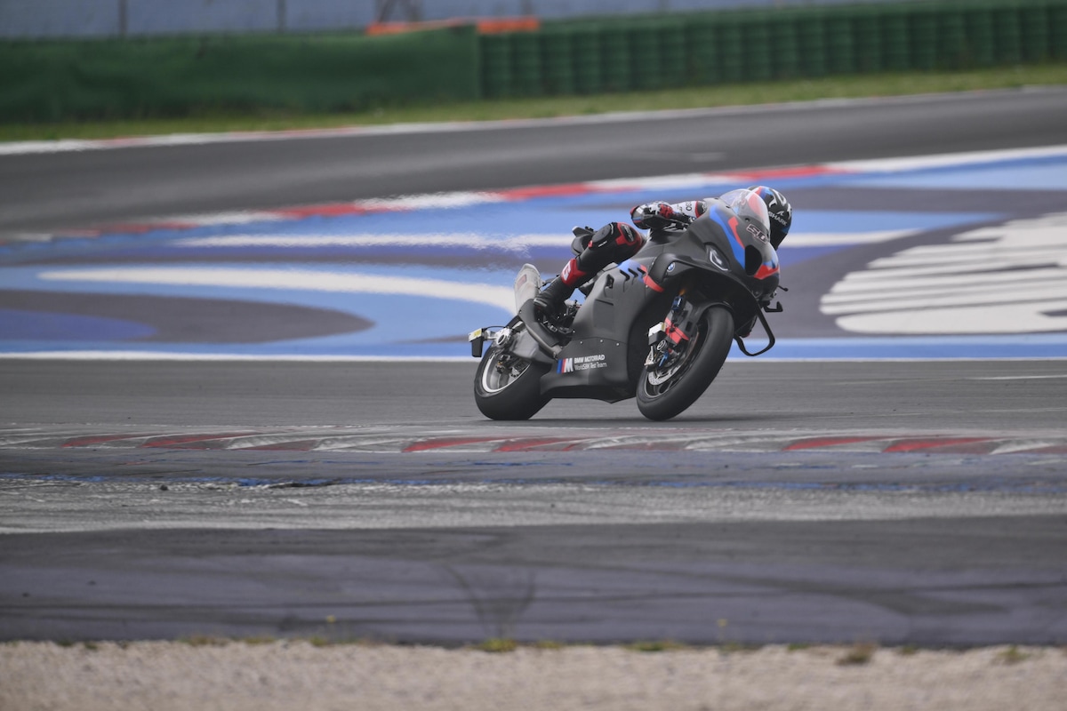 SBK, novità a Misano: spunta un nuovo sensore sulla BMW di Guintoli