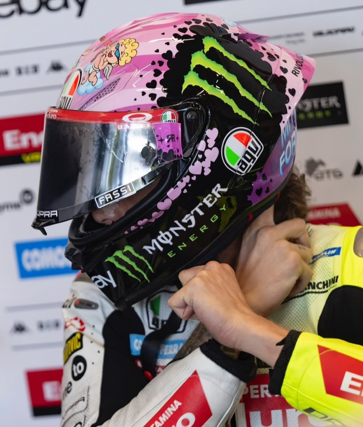 MotoGP, una varietà dei caschi speciali: da Bagnaia a Iannone