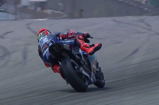 MotoGP, super salvataggio di Quartararo: che rischio! LE FOTO