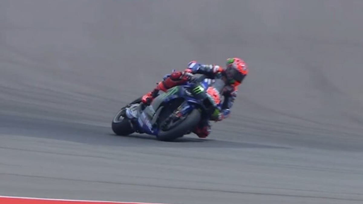 MotoGP, super salvataggio di Quartararo: che rischio! LE FOTO