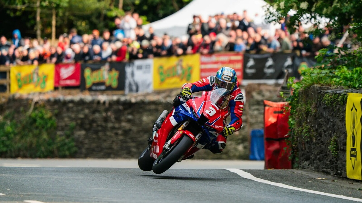 TT 2025, Dean Harrison imbattibile nella Superstock