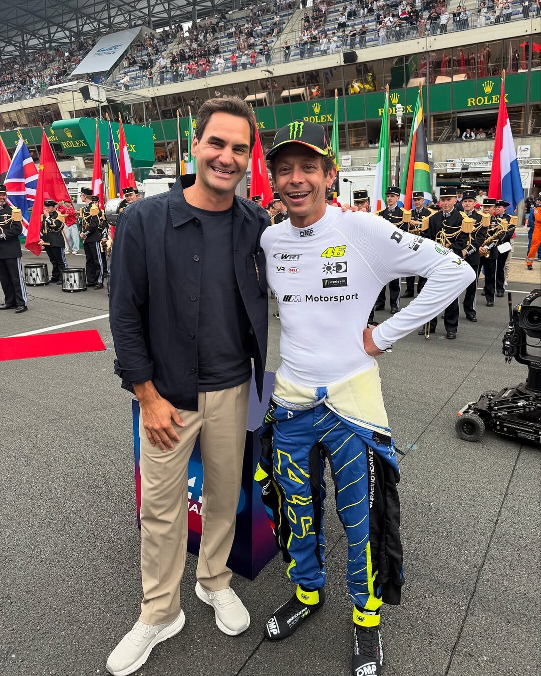 Valentino Rossi e Federer, l'abbraccio prima della 24h di Le Mans