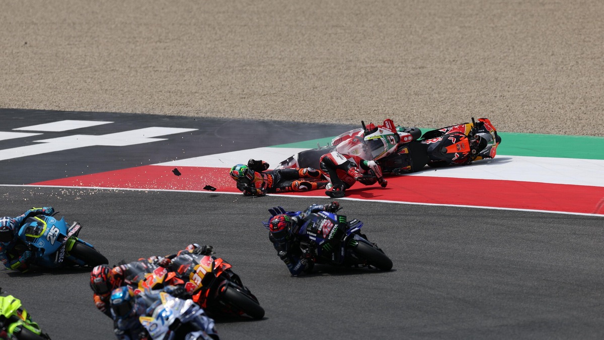 MotoGP, Sprint Mugello: incidente al via tra Di Giannantonio, Binder e Zarco