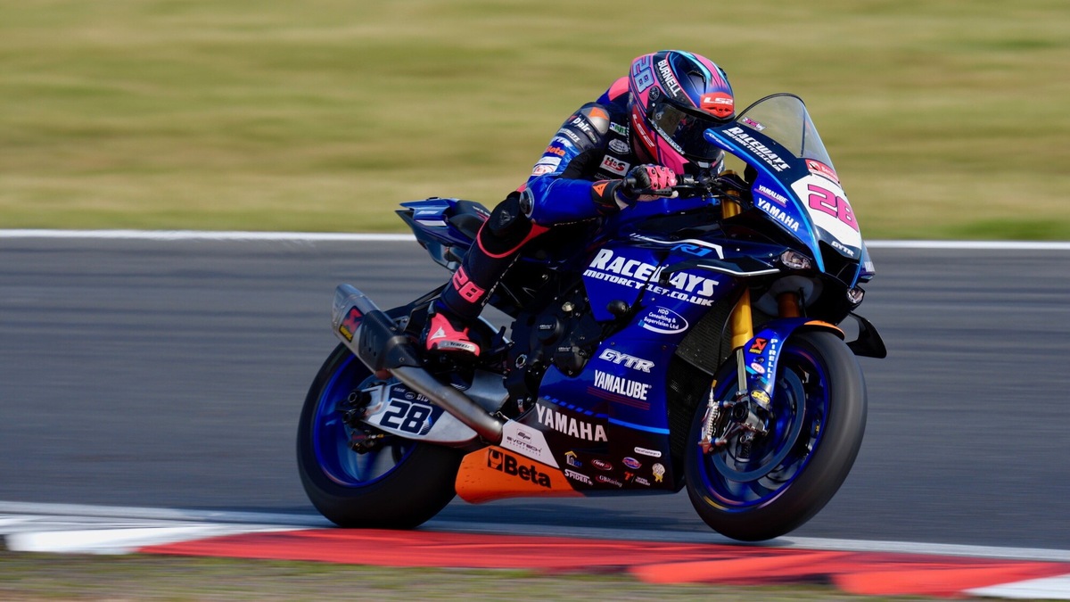 BSB, Ray “on fire” anche a Snetterton: tripletta e fuga in campionato