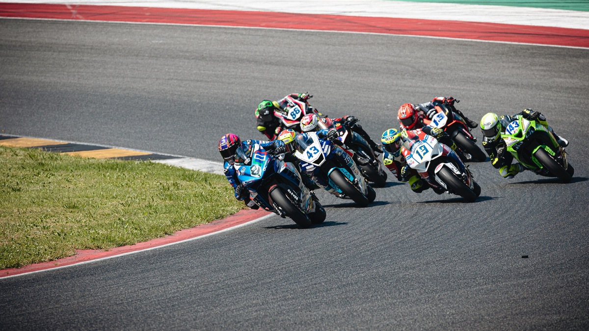 CIV, i gladiatori della Supersport a Vallelunga: Ottaviani ancora imbattuto