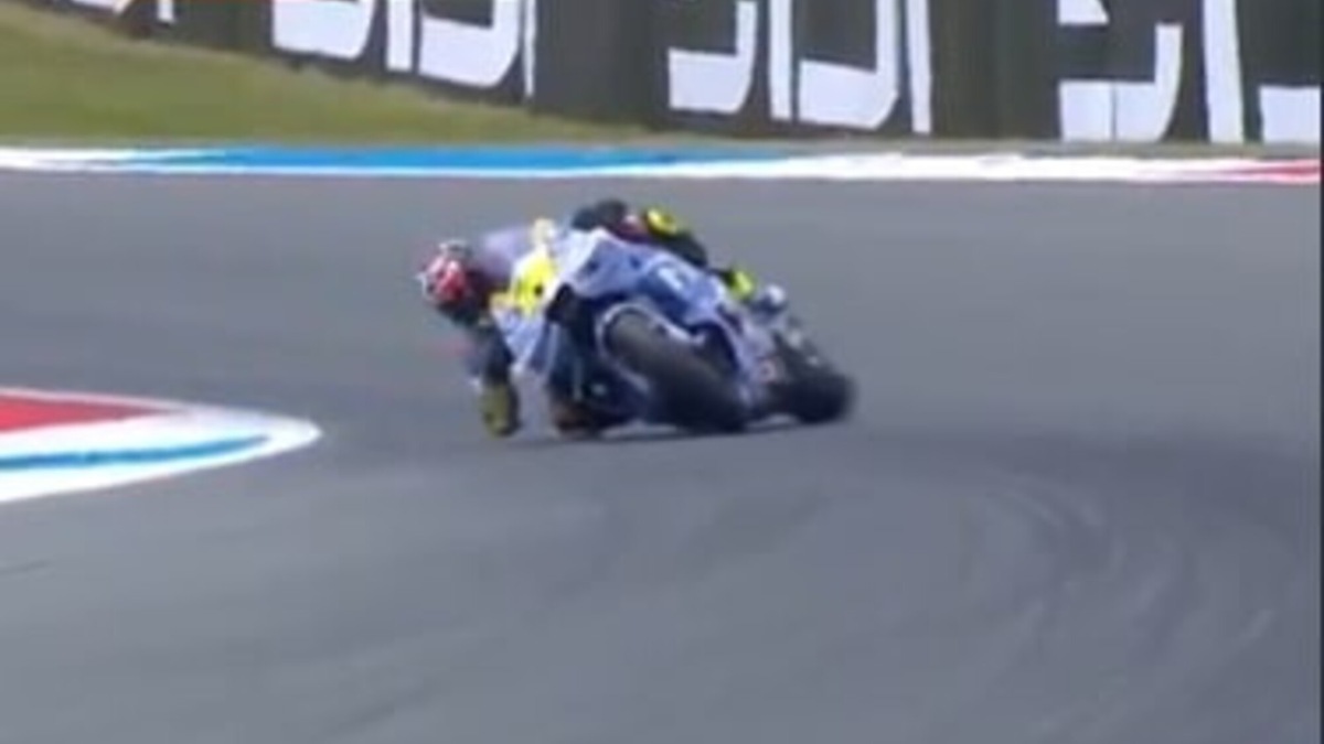 MotoGP, show di Aldeguer che perde per un attimo la moto: che derapata!