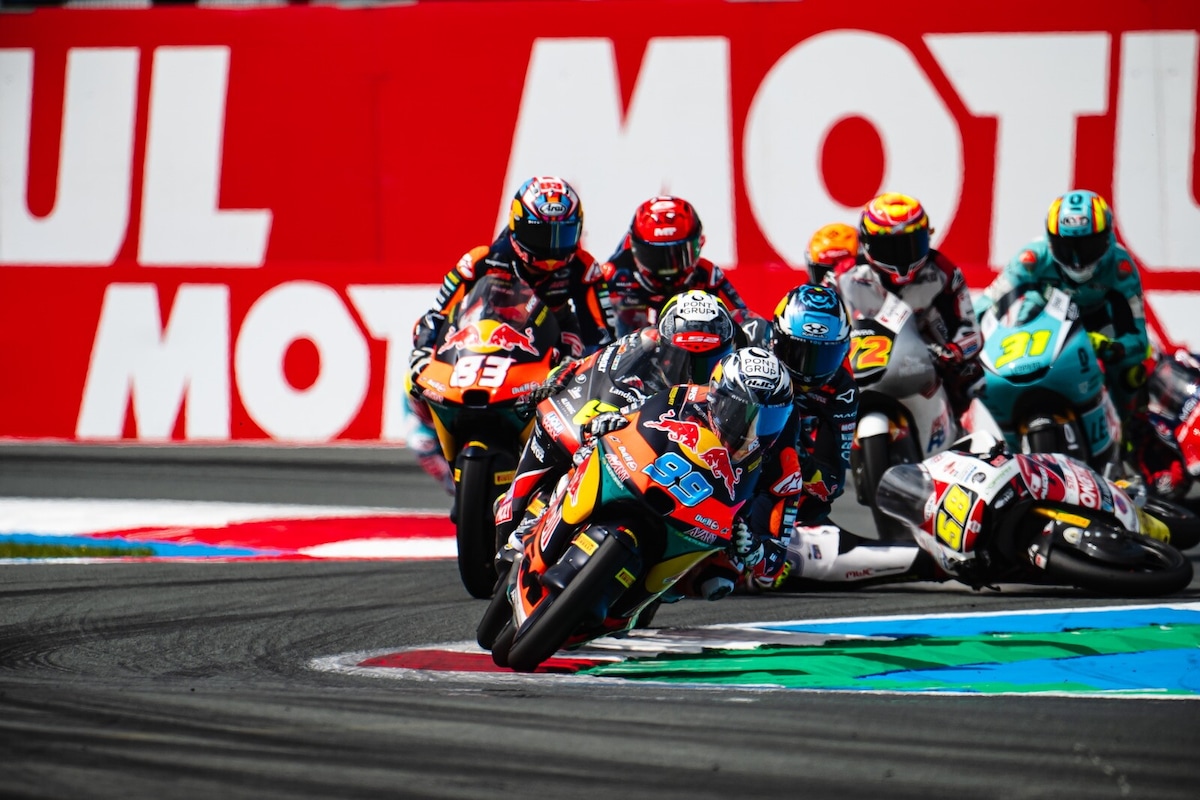 Moto3 Assen, la spaventosa sequenza dell'incidente di Luca Lunetta