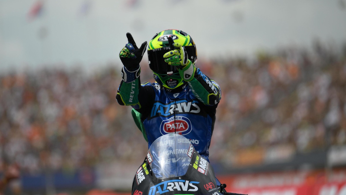 Moto2 Assen: Diogo Moreira vince la sua prima gara, battuto Aron Canet