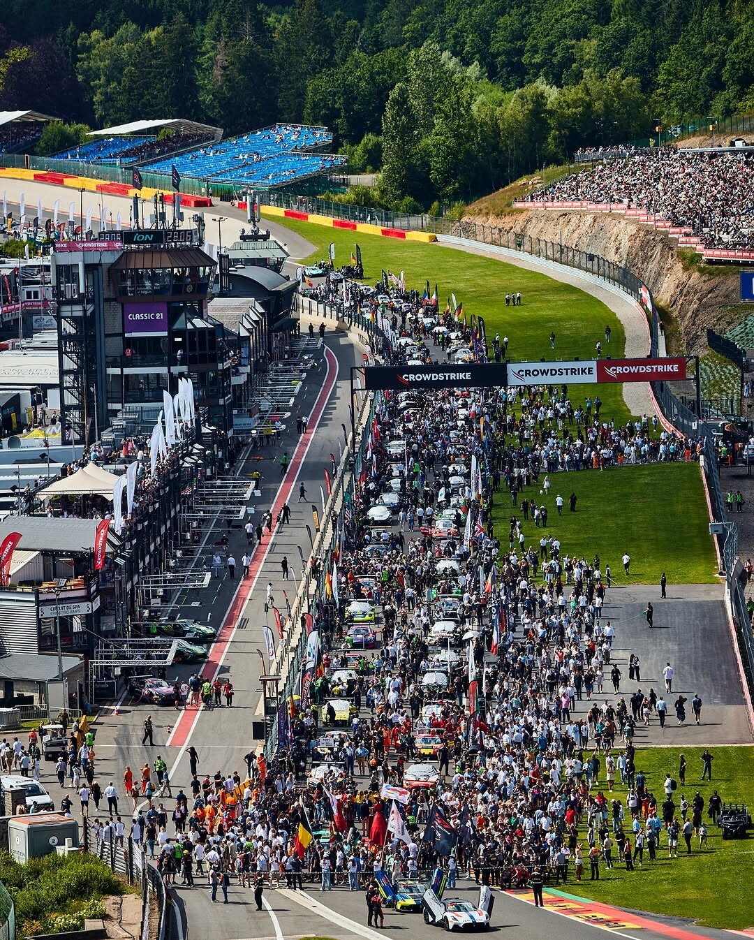 Tra sudore e insetti sull'auto, ecco il dietro le quinte della 24 SPA di Valentino Rossi