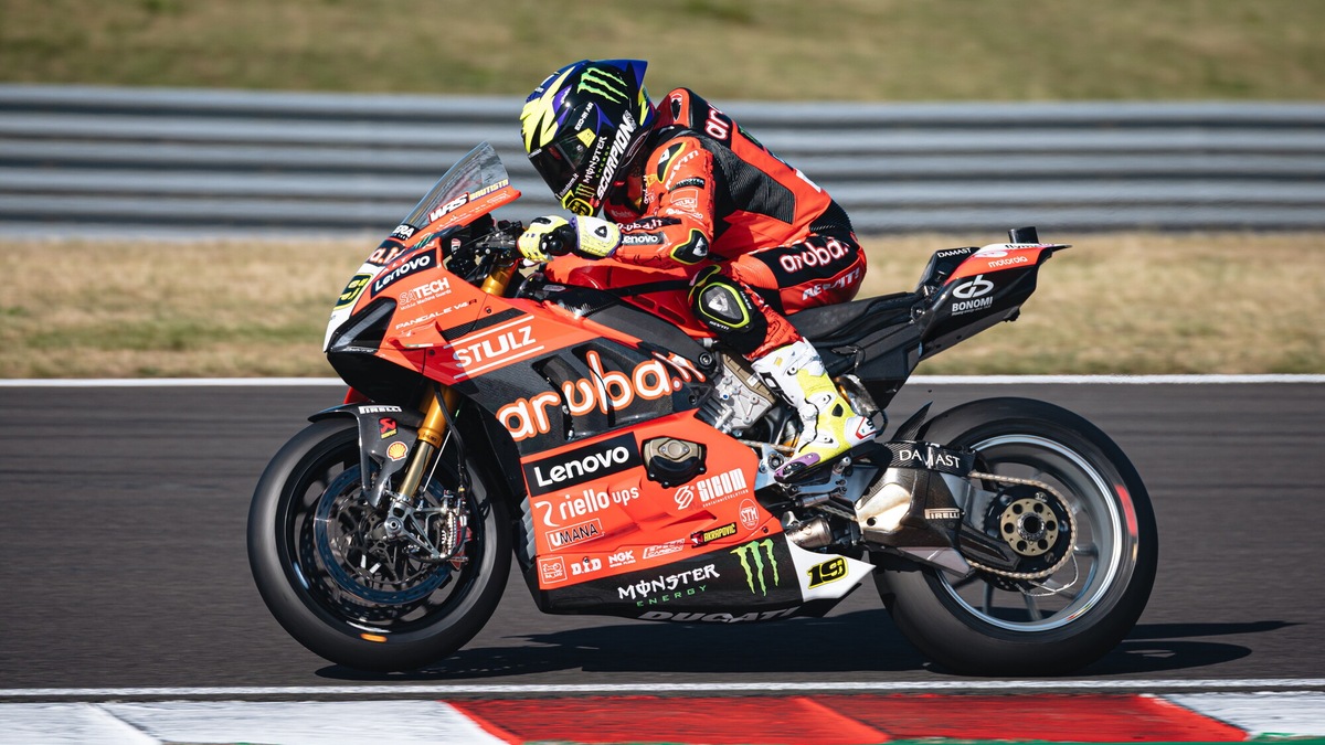 SBK Donington, Bautista: “Forse aiuterò Bulega, forse no, deciderò presto”