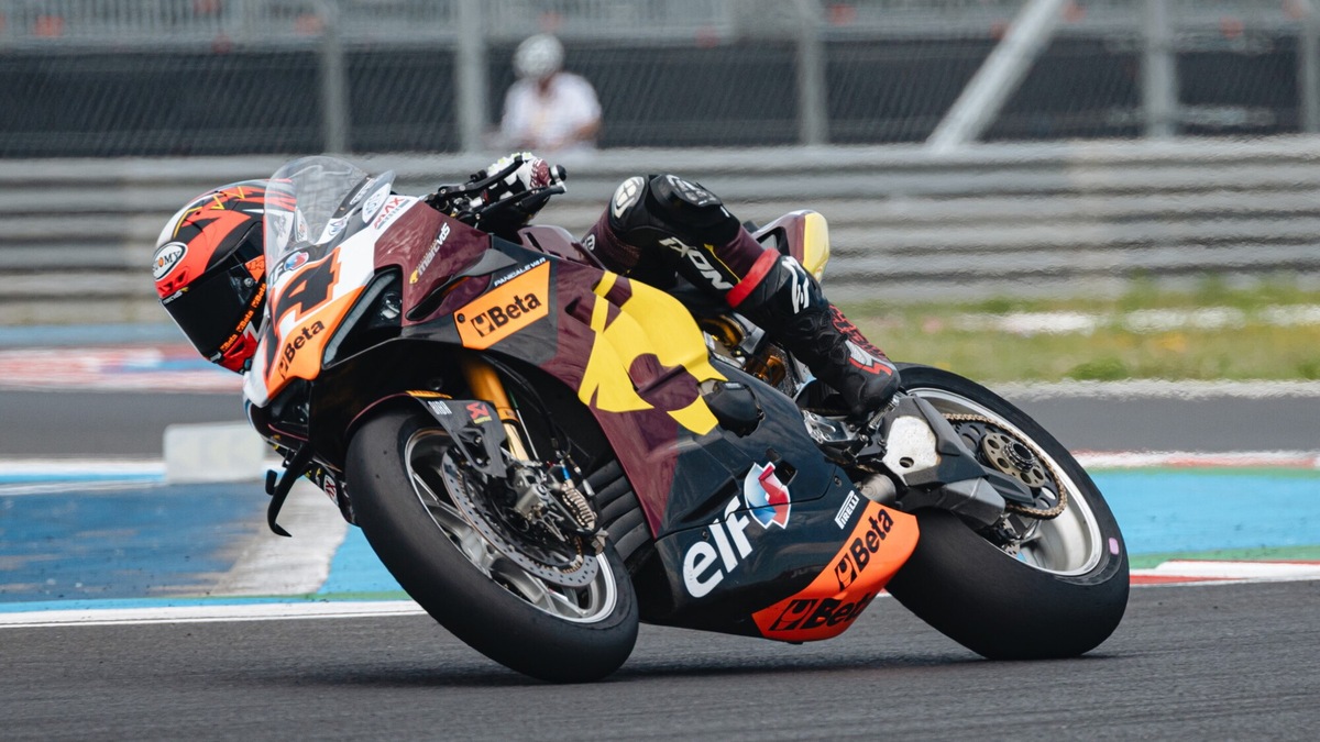 SBK Ungheria: zampata di Lowes nelle FP2 davanti a Toprak, solo 9° Bulega