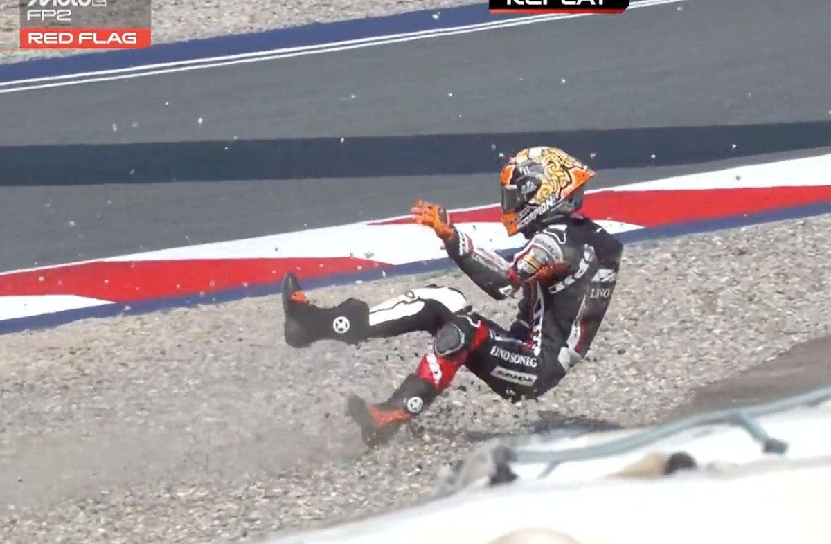 Moto2, high side spaventoso di Aron Canet in Austria