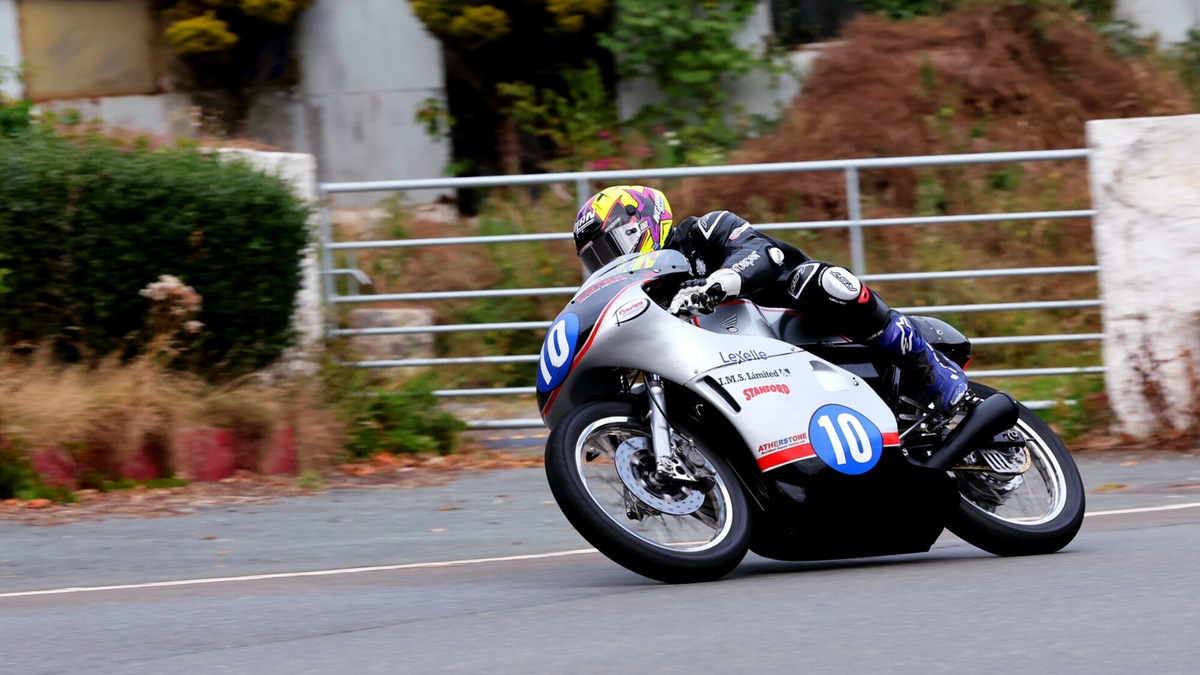 Classic TT: Jordan vince una Historic Junior “sprint”, Top 10 per Bottalico